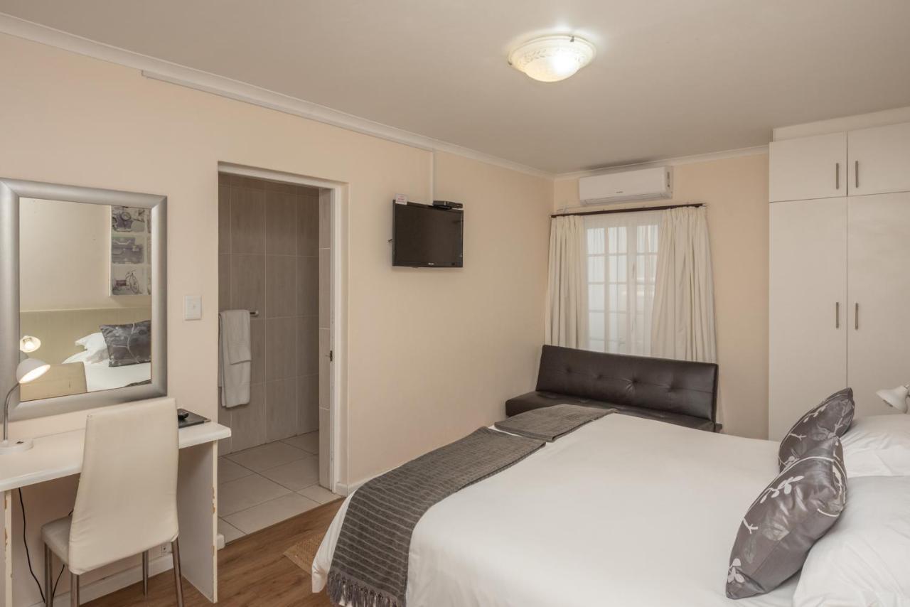 Millard Crescent Guest House Port Elizabeth Bagian luar foto