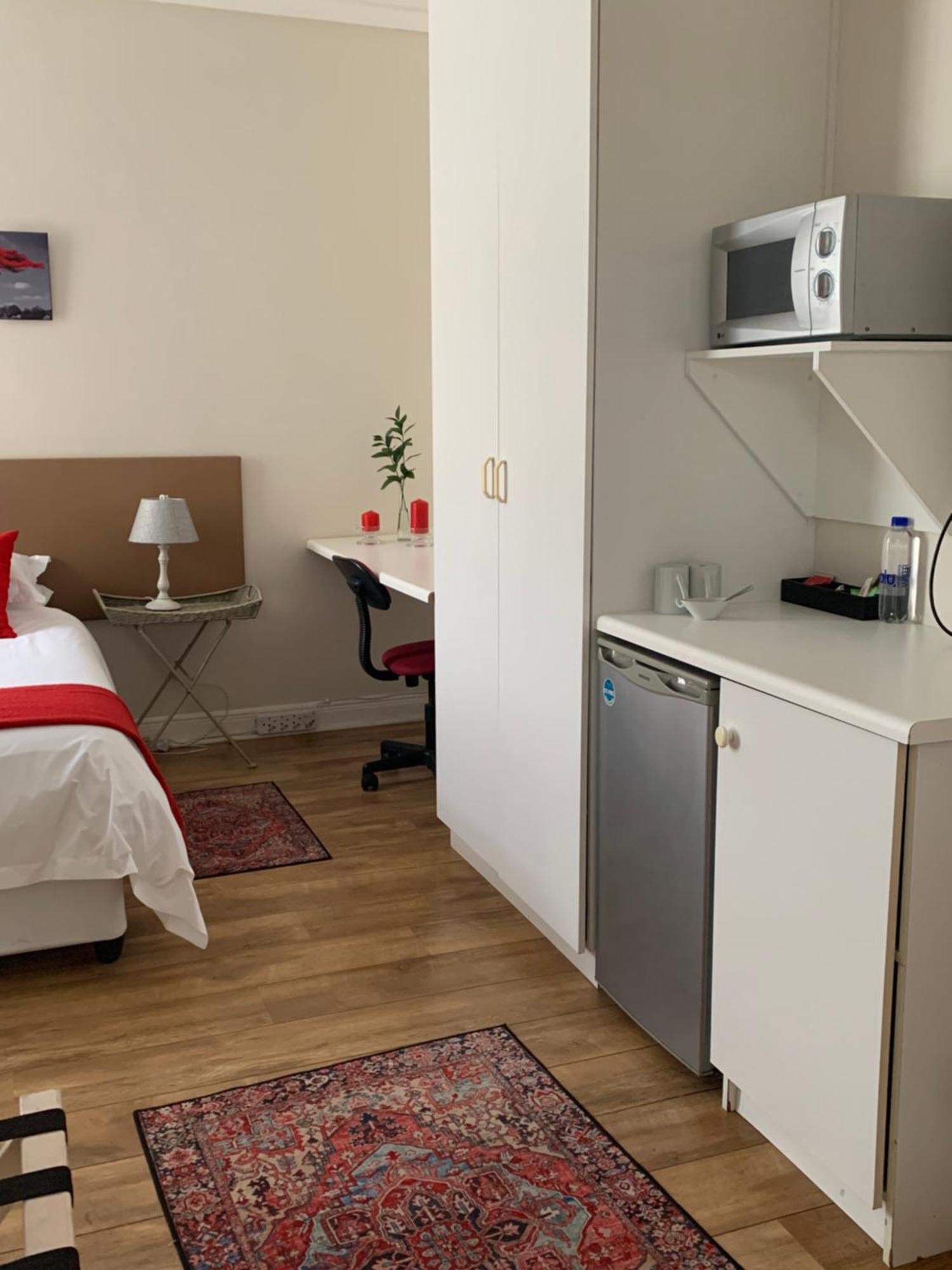 Millard Crescent Guest House Port Elizabeth Bagian luar foto