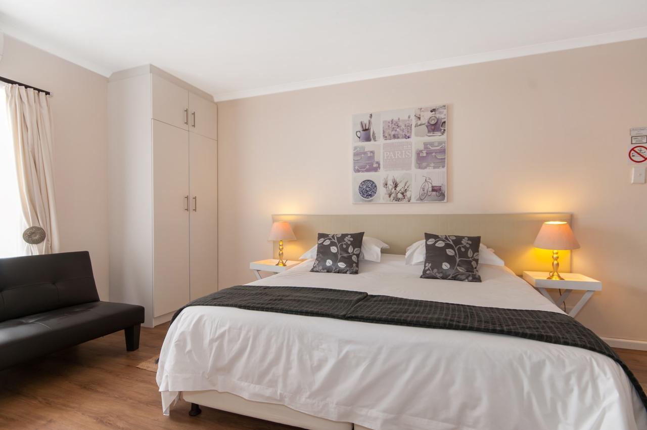 Millard Crescent Guest House Port Elizabeth Bagian luar foto