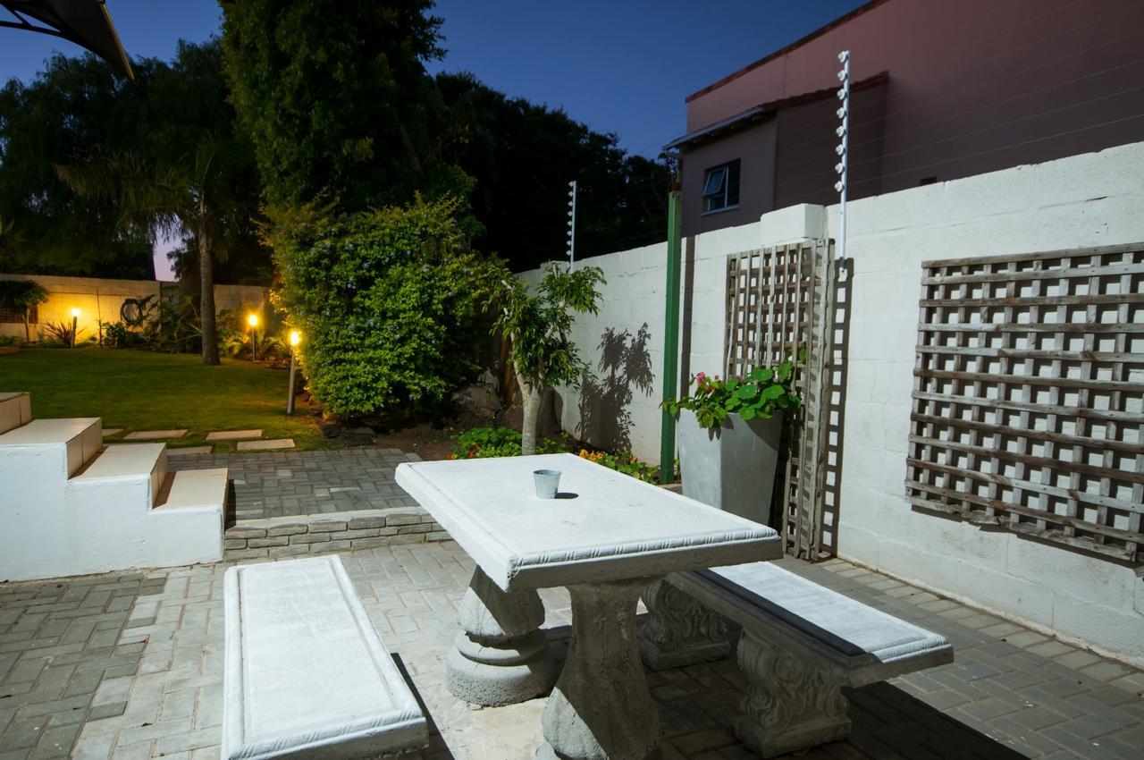 Millard Crescent Guest House Port Elizabeth Bagian luar foto