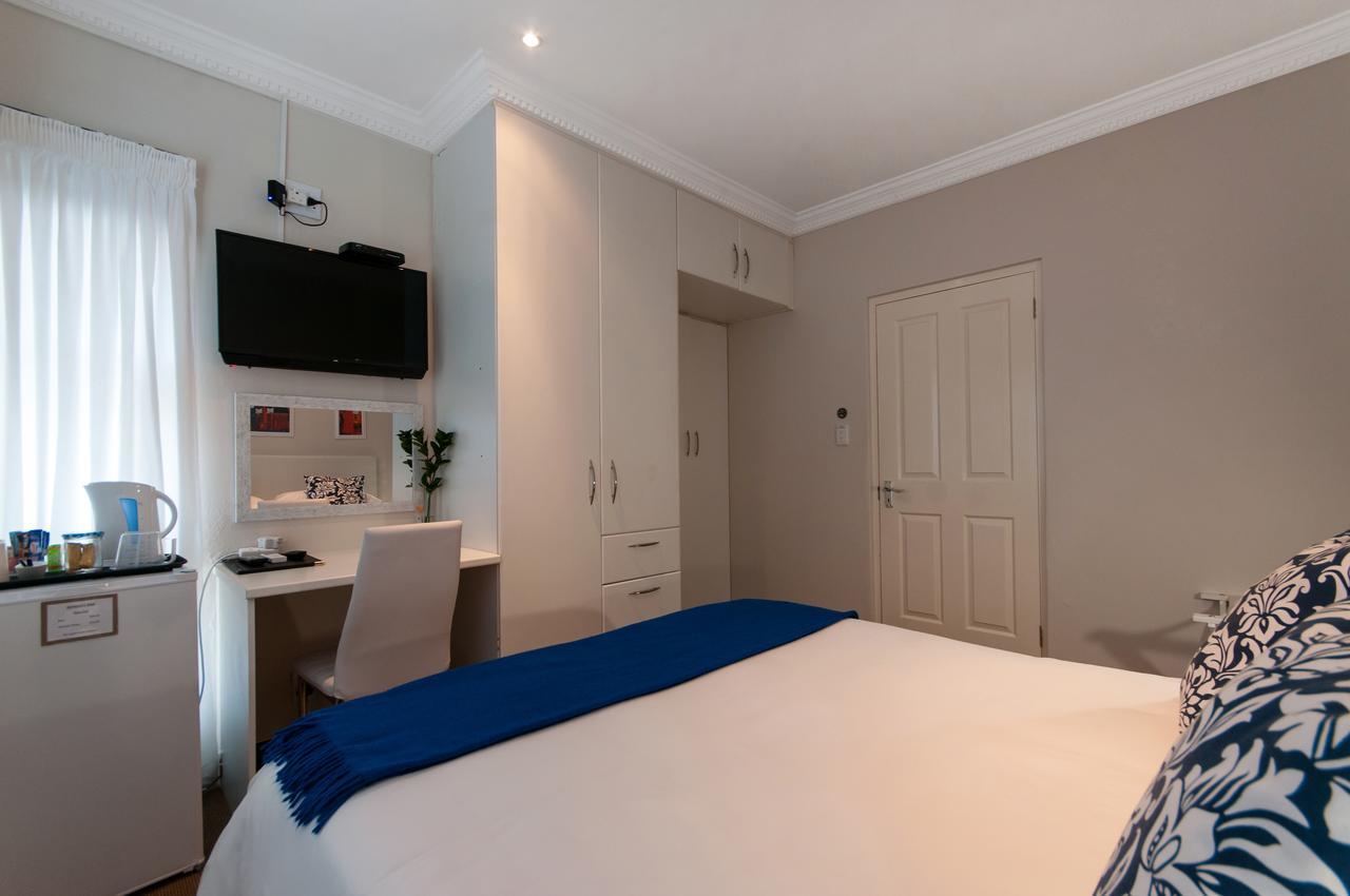 Millard Crescent Guest House Port Elizabeth Bagian luar foto
