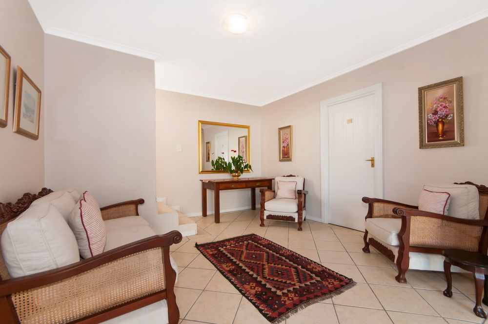 Millard Crescent Guest House Port Elizabeth Bagian luar foto